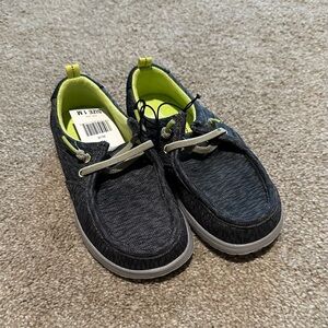 NWT Eddie Bauer youth size 1 Liam slip on shoes